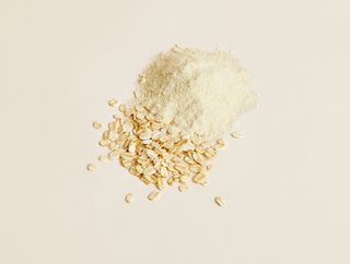 Raw oats and oats in powdered form