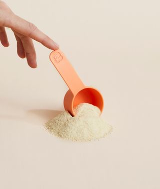 Nimbus scoop with powder